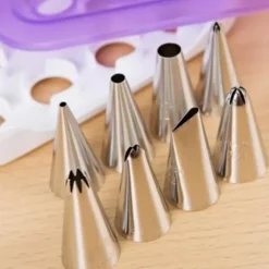 New Cerf Dellier Malette De Douilles Wilton Debutant (8 Douilles Et Une Boite De Rangement)